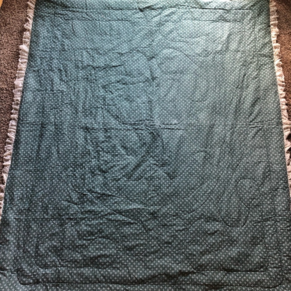 Green laced picnic blanket